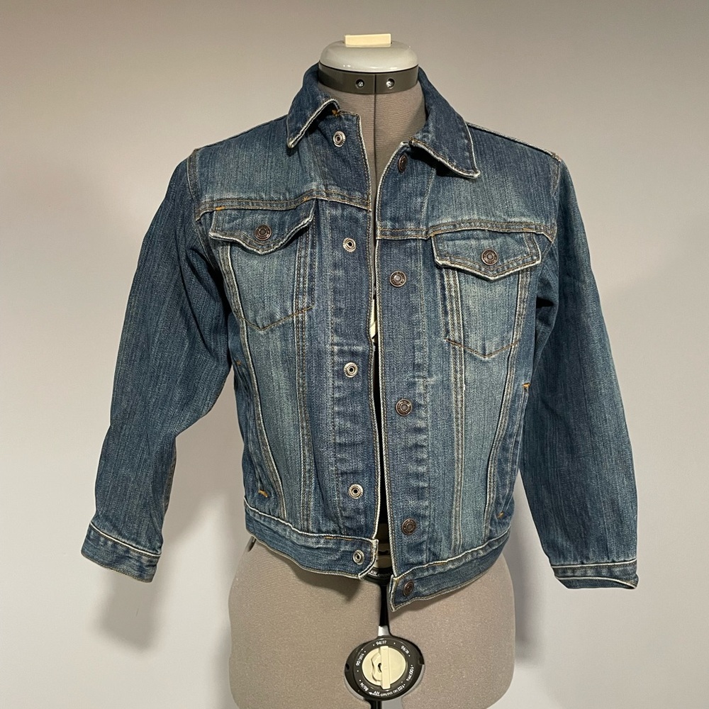 Old Navy classic jean jacket kids size small.
